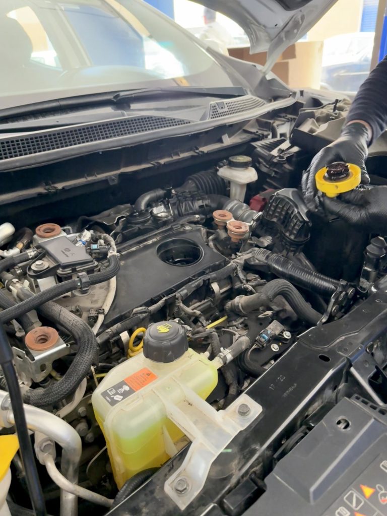 cambio de filtro de aire coche en taller en Castellón